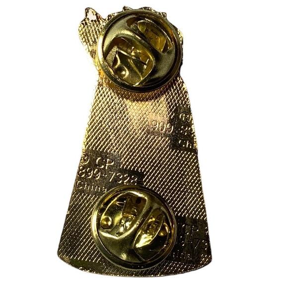 Vintage Lions Club Int. Water Tower Pin, District 5M7 Spring Lake Minnesota - Picture 4 of 4